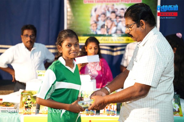 நல்லூரில்  மாணவர்களை வலுவூட்டும் 'பசுமை அறிவொளி' வேலைத்திட்டம்! 